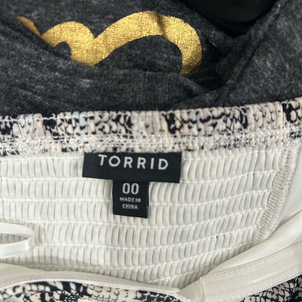 Torrid Black and White Textured Skirt
